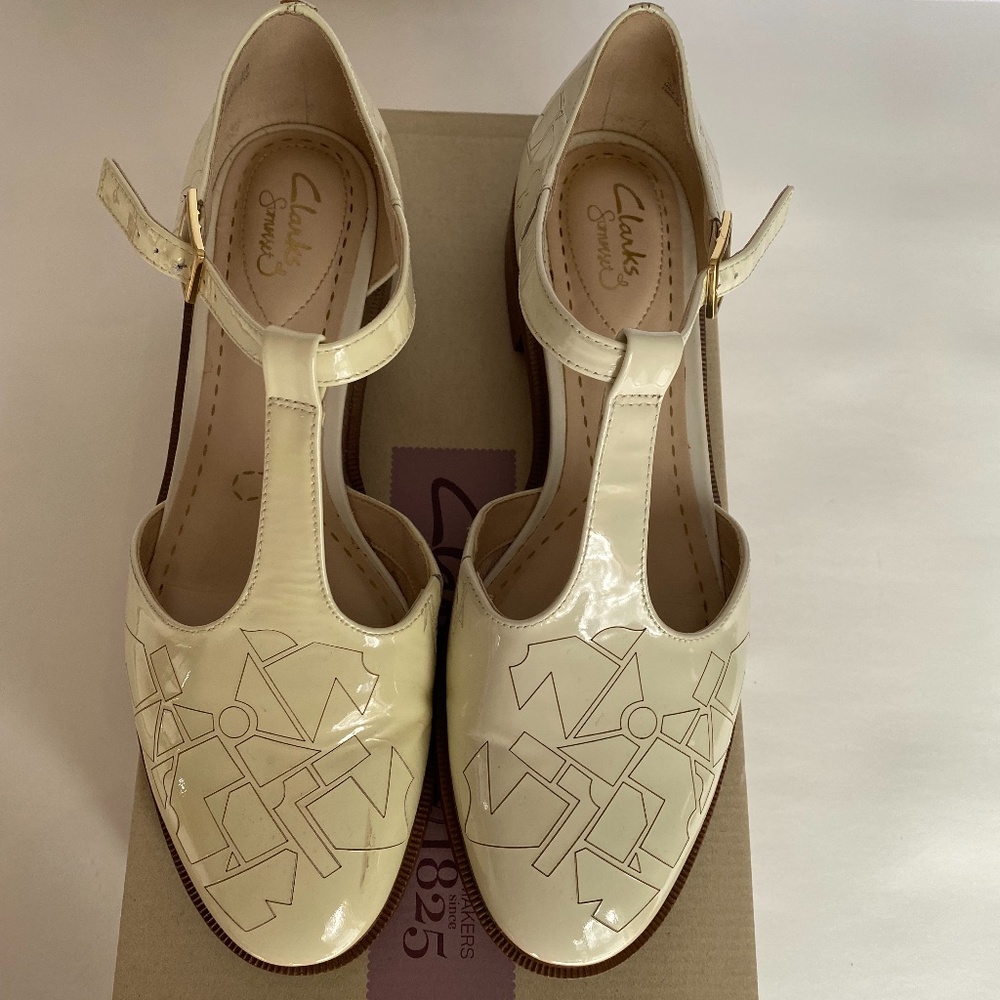 Clarks Taylor Palm Off-White Blanc Casse T-Strap Sandals size 8.5